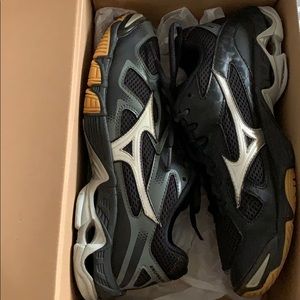 Mizuno women’s volleyball shoes